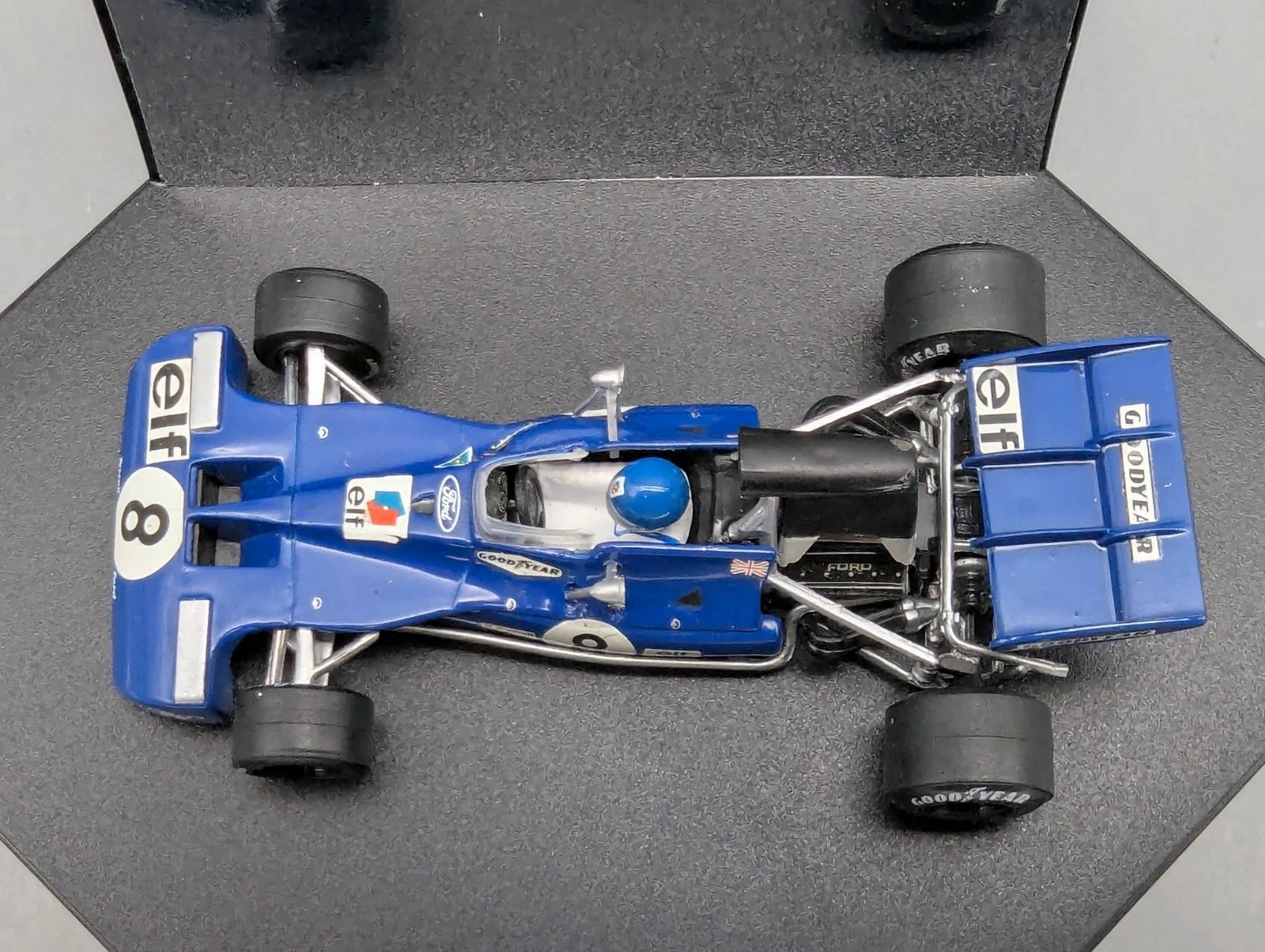 Modellautos 1:43 Quartzo Tyrrell 004 French GP 1972 #8 P. Depailler mit Vitrine
