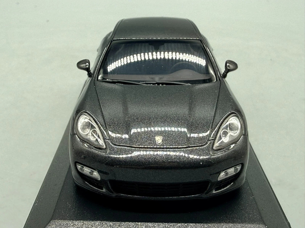 Modellautos 1:43 Minichamps Porsche Panamera mit OVP
