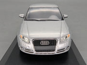 Modellautos 1:43 Minichamps Audi A4 B7 Avus Silber Metallic mit Dealer OVP