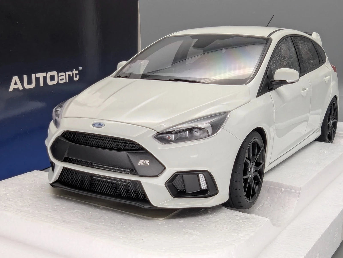 Modellautos 1:18 AUTOart 72951 Ford Focus RS 2016 Frozen White mit OVP