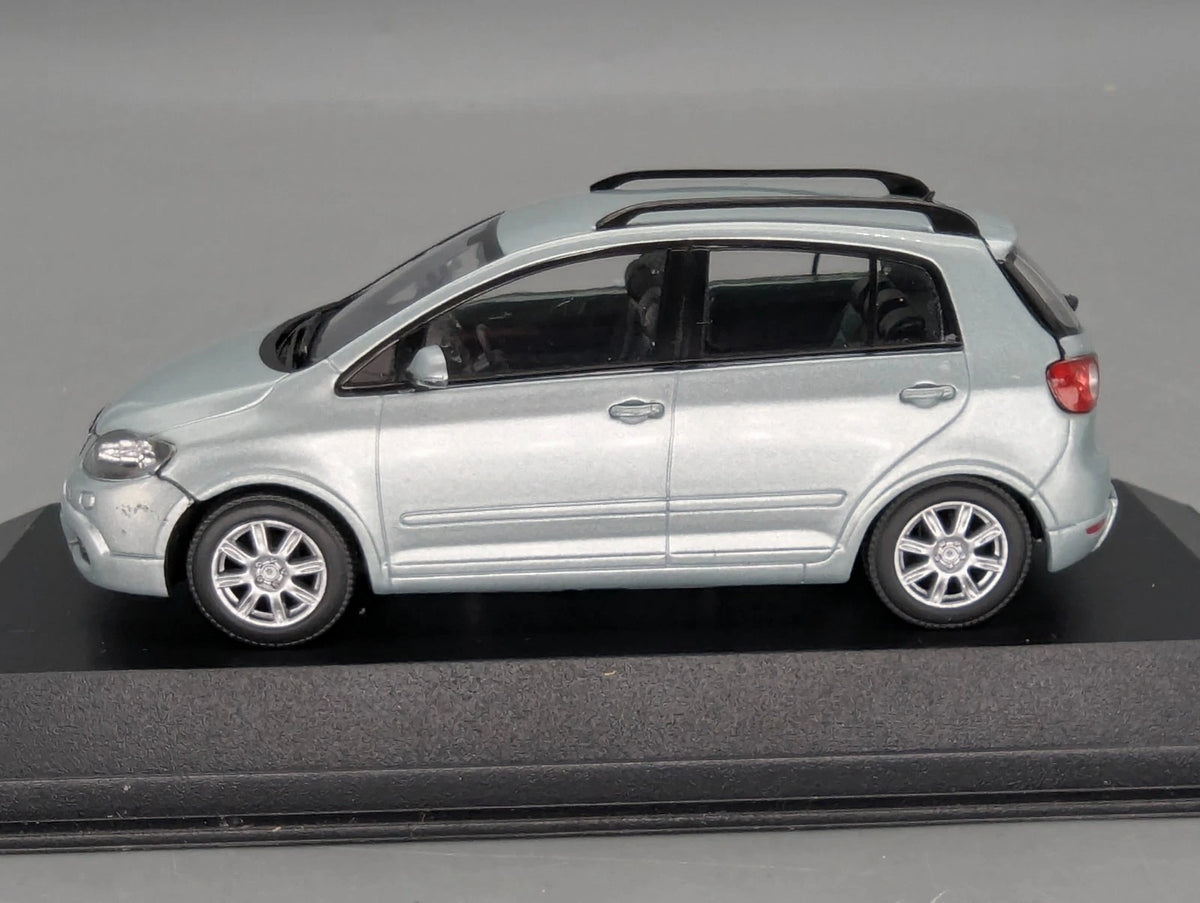 Modellautos 1:43 Minichamps Volkswagen VW Golf Plus Comfortline mit Dealer OVP