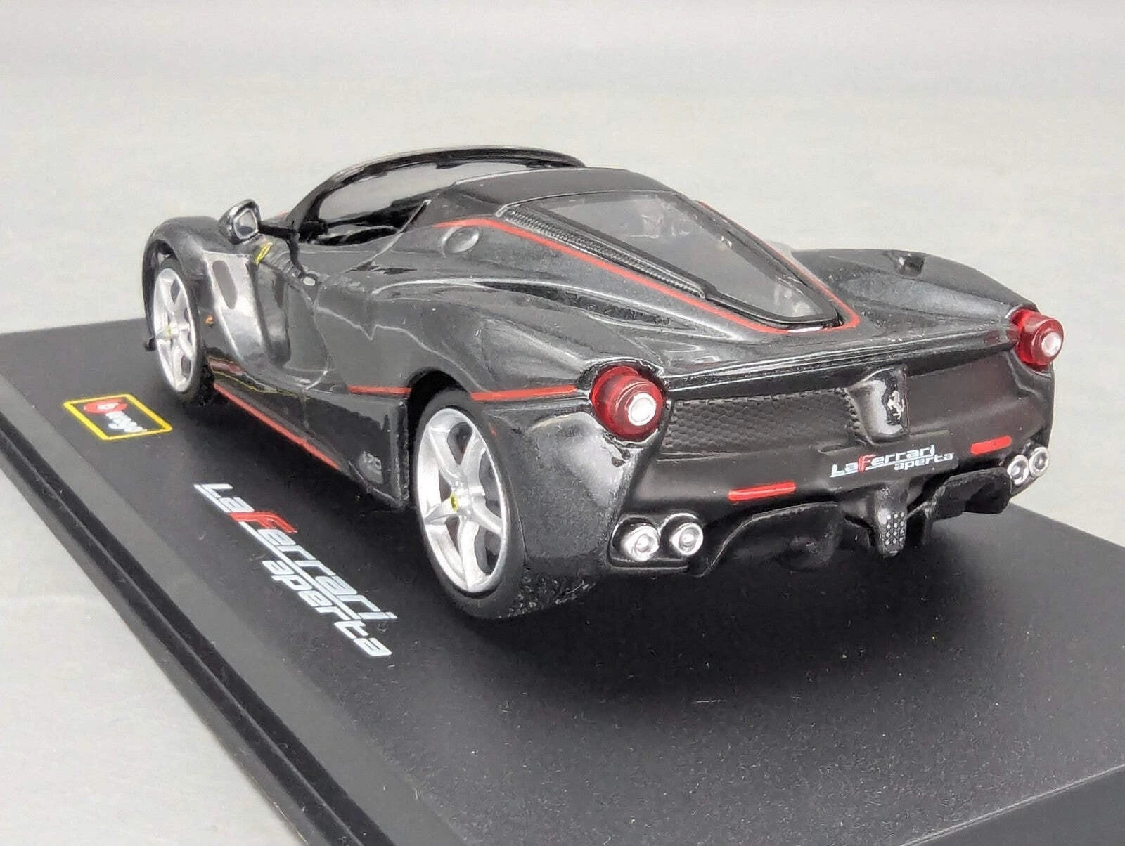 Modellautos 1:43 Bburago Ferrari LaFerrari Aperta Schwarz mit OVP