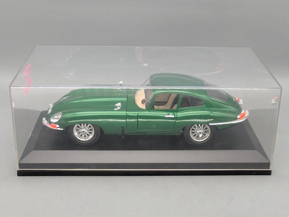 Modellautos 1:18 Bburago Jaguar E 1961 Metallic Grün mit Vitrine