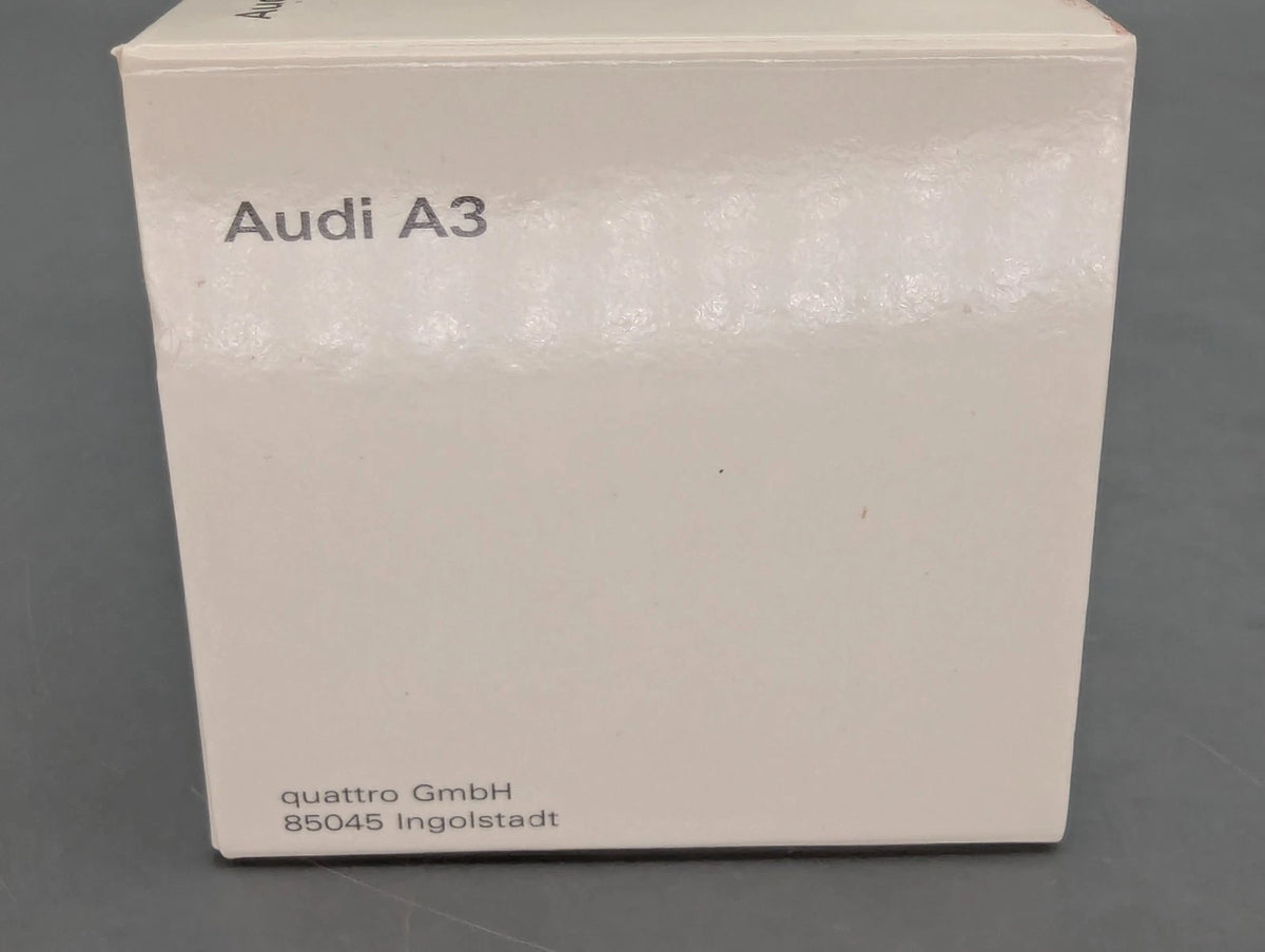 Modellautos 1:43 Minichamps Audi A3 Blau Metallic mit Dealer OVP