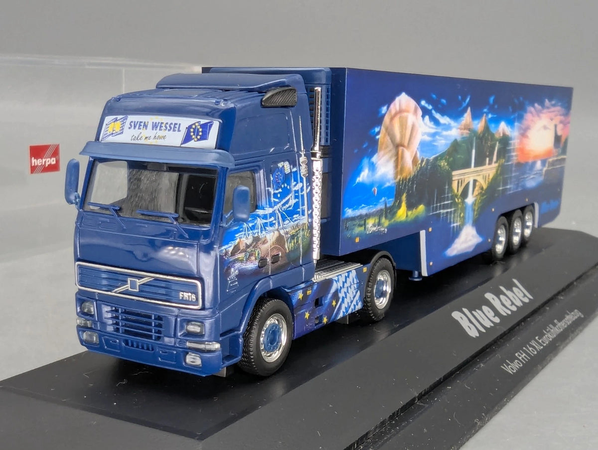 Lkw Modell 1:87 Herpa Volvo FH 16 XL Euro-KK-SZ Blue Rebel mit Vitrine