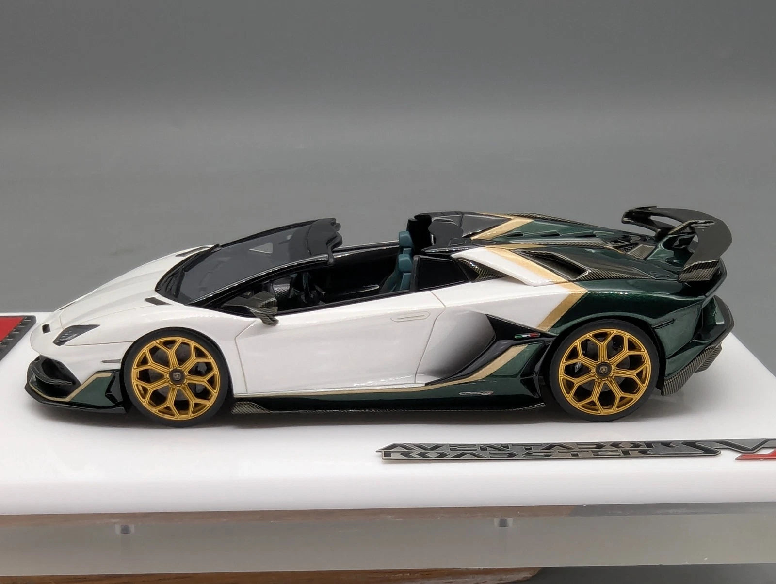 Eidolon Make Up 1:43 Lamborghini Aventador SVJ Roadster Weiß Grün Ltd 39/100 OVP
