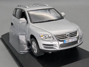 Modellautos 1:43 Minichamps Volkswagen VW Touareg Silber Metallic mit Dealer OVP
