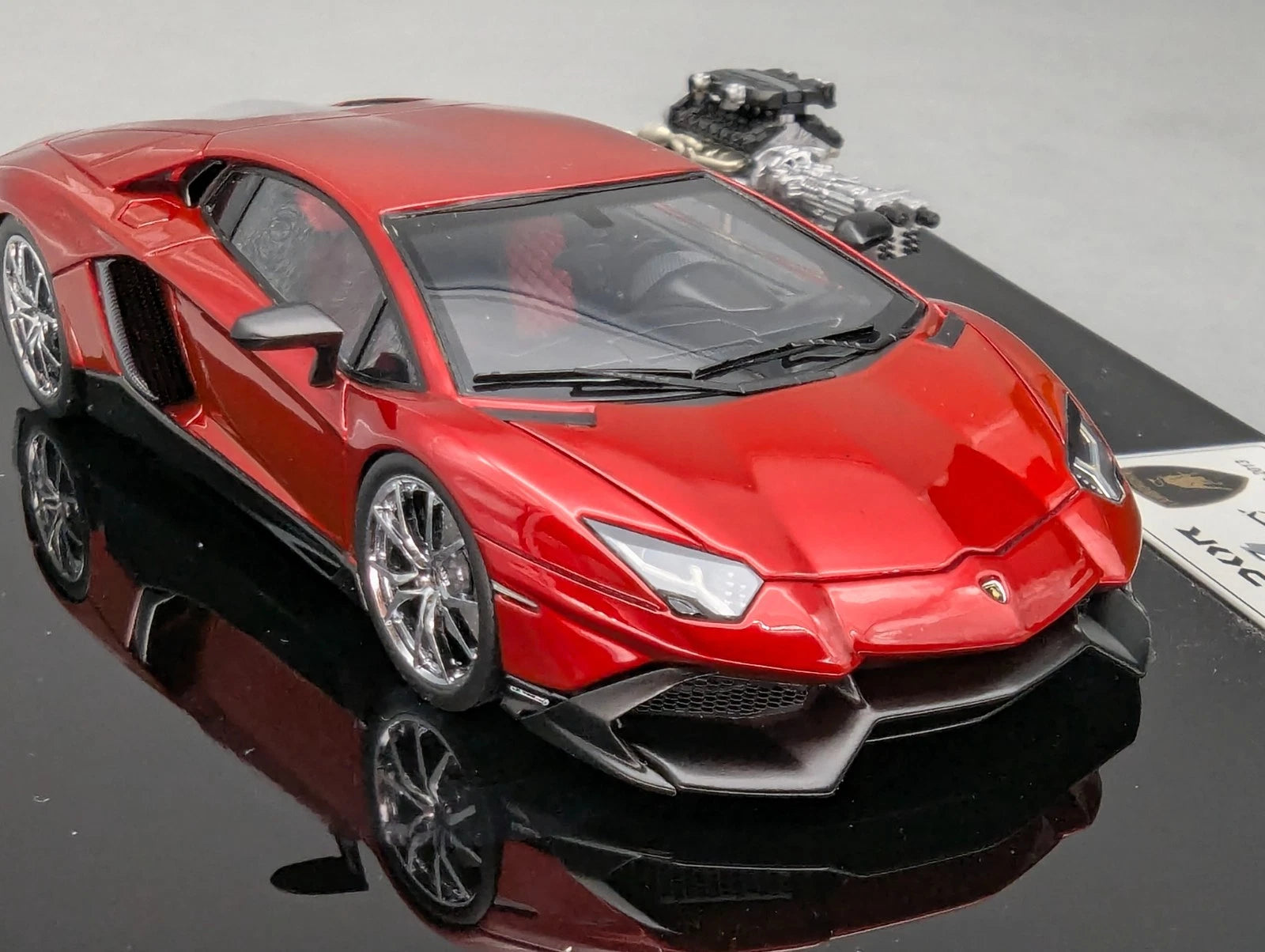 Eidolon Make Up 1:43 Lamborghini Aventador LP720-4 2013 Candy Red Engine Set OVP