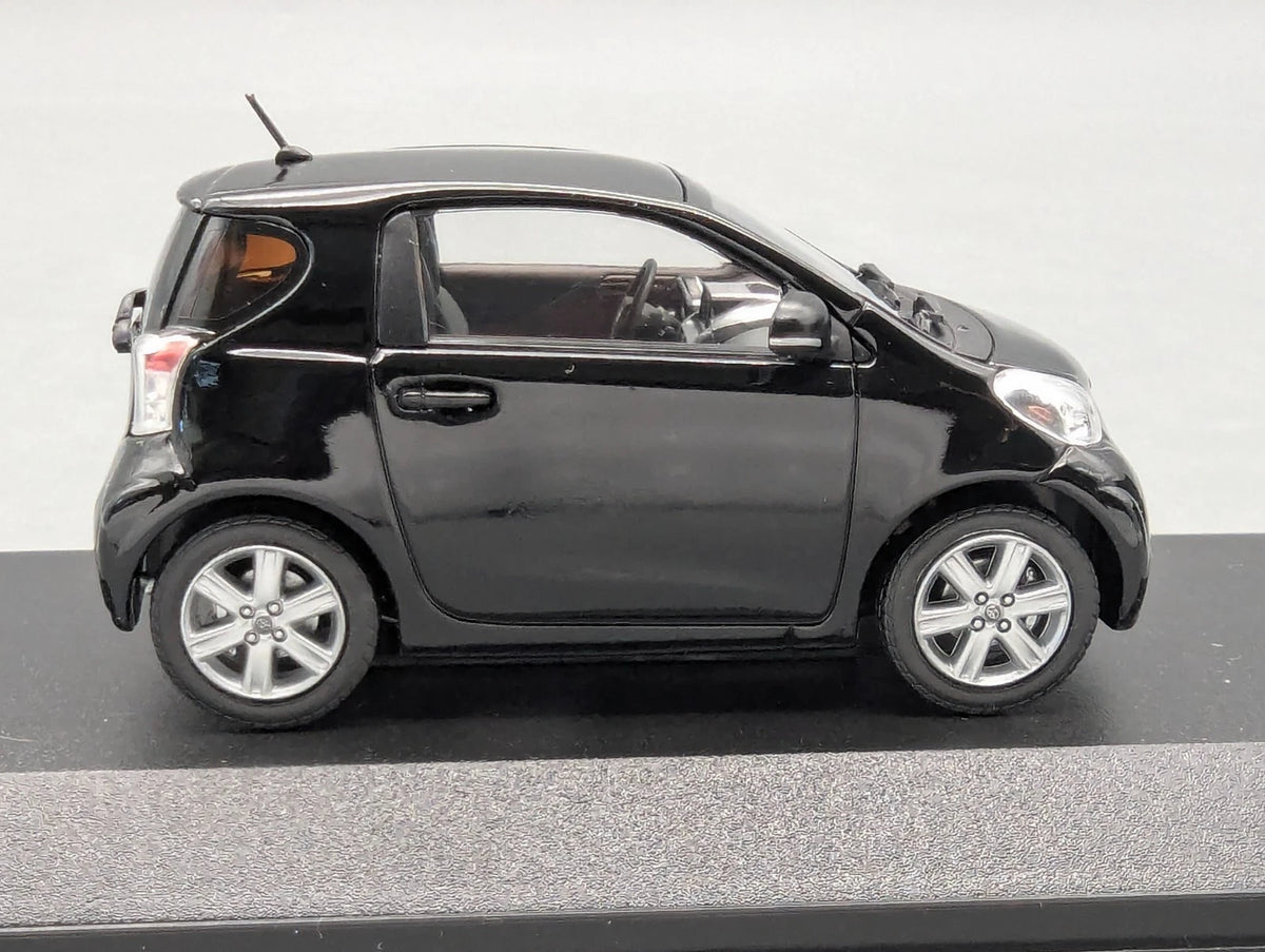 Modellautos 1:43 Minichamps Toyota IQ Schwarz mit OVP