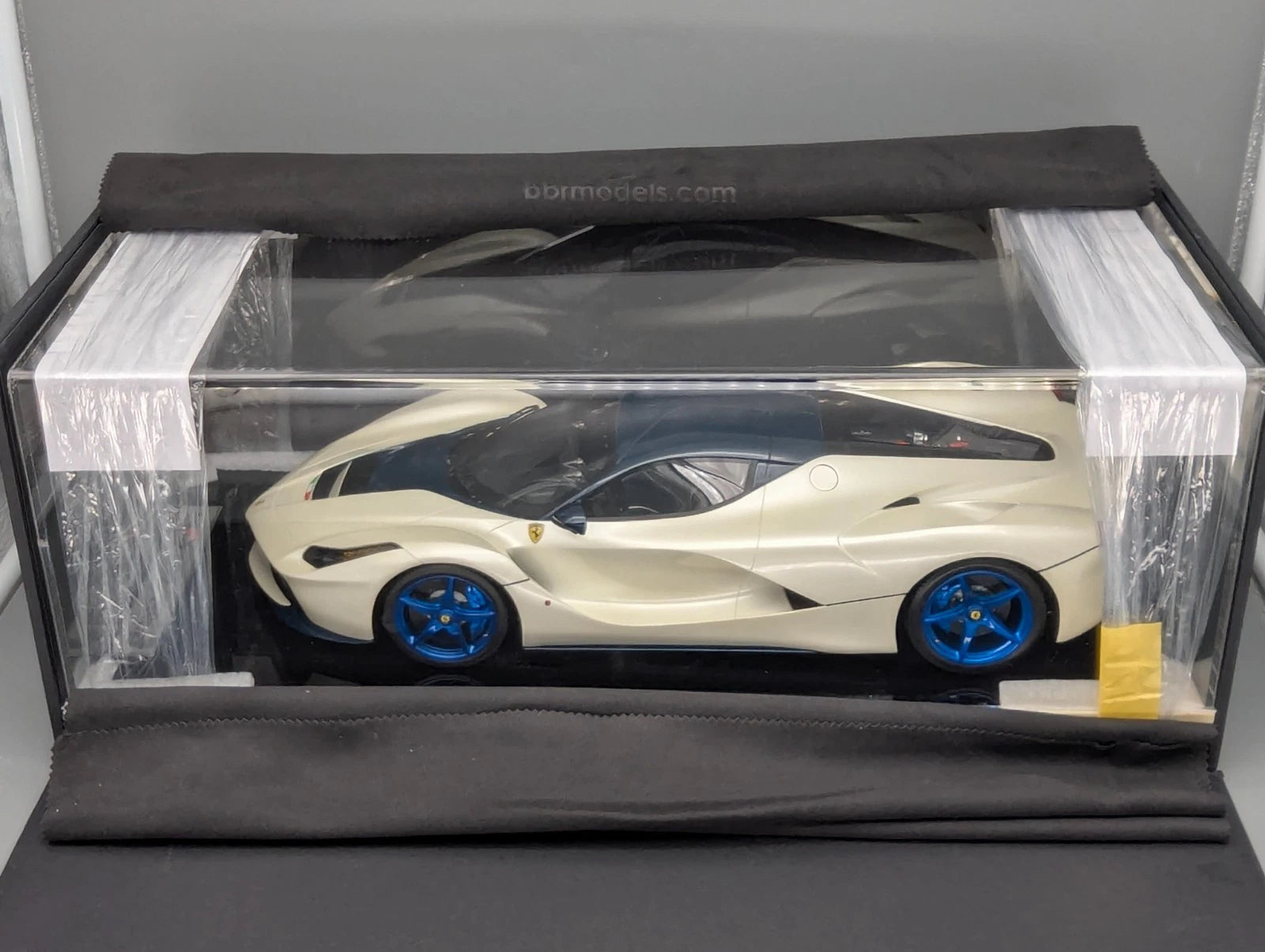 Modellautos 1:12 BBR Ferrari LaFerrari Fuli White / Blue Carbon Ltd 07/10 OVP