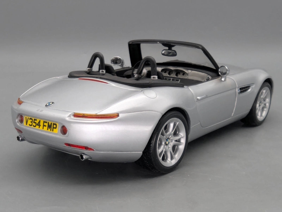 Modellautos 1:18 Kyosho BMW Z8 James Bond 007 Edition 1999 Silber mit OVP