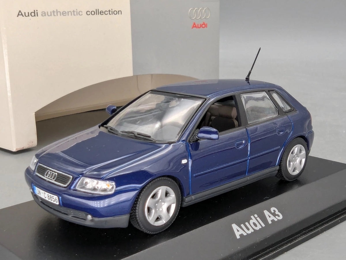 Modellautos 1:43 Minichamps Audi A3 Blau Metallic mit Dealer OVP
