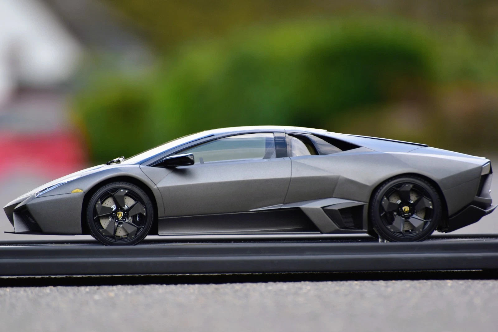Modellautos 1:8 Amalgam Lamborghini Reventon 2007 Ltd 07/199 mit Vitrine und OVP