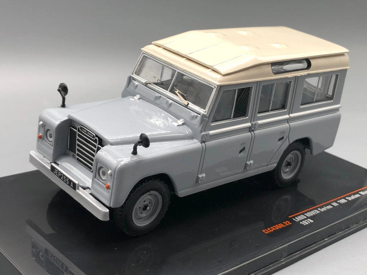 Modellautos 1:43 IXO Land Rover Series III 109 Station Wagon in Vitrine