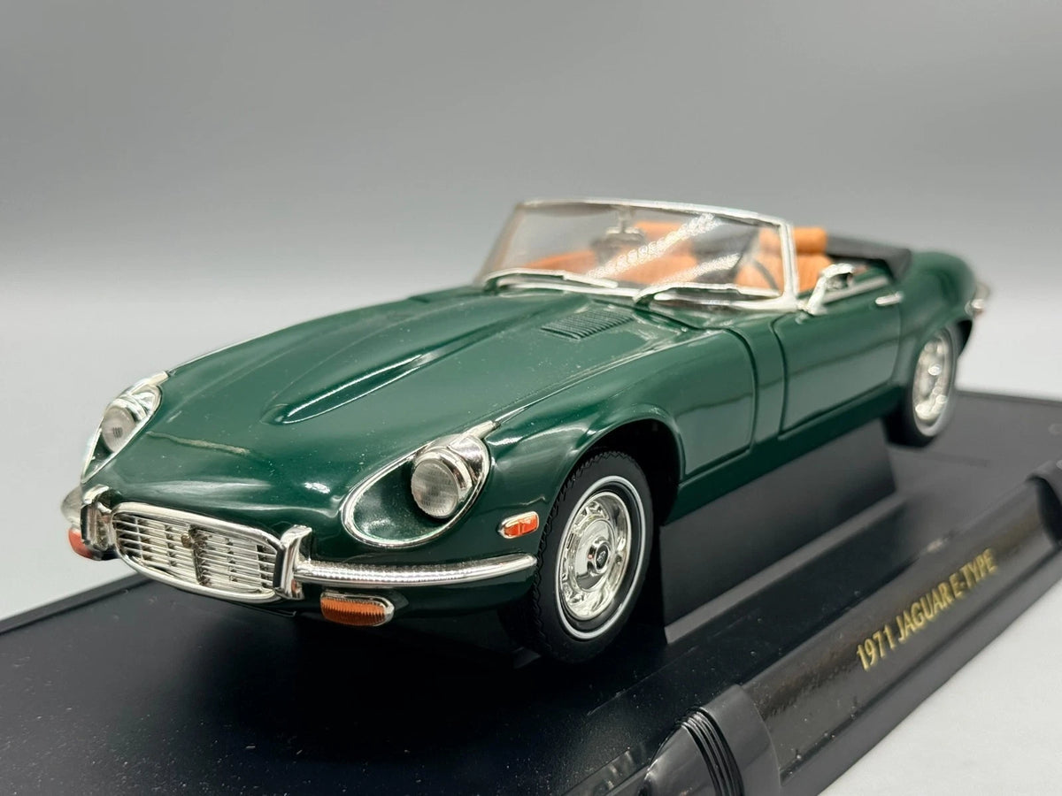 Modellautos 1:18 Road Signature Jaguar E-Type 1971 mit OVP
