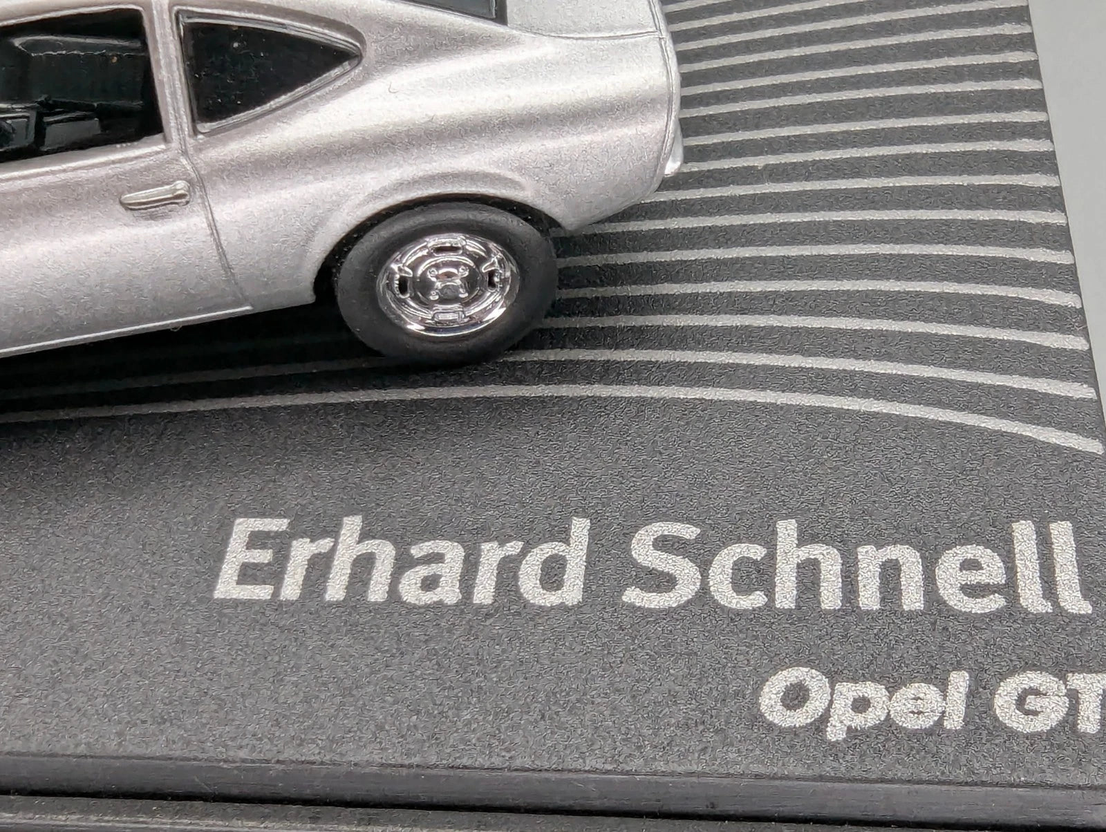 Modellautos 1:43 Ixo für Eaglemoss Opel Collection GT Erhard Schnell Vitrine