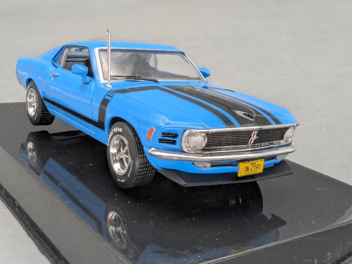 Modellautos 1:43 Ixo Ford Mustang Boss 302 1970 mit Vitrine