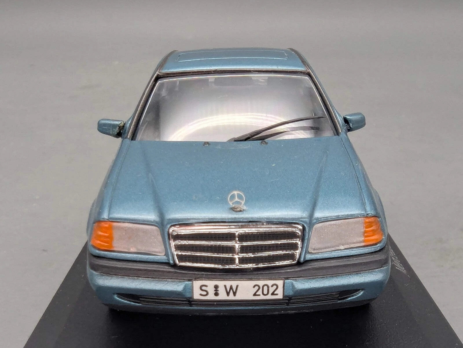 Modellautos 1:43 Minichamps Mercedes Benz C220 Hellblau Metallic mit Dealer OVP