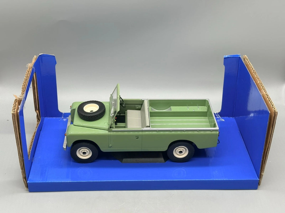 Modellautos 1:18 MCG Modelcar Group 18093 Land Rover 109 Pick up Series II OVP