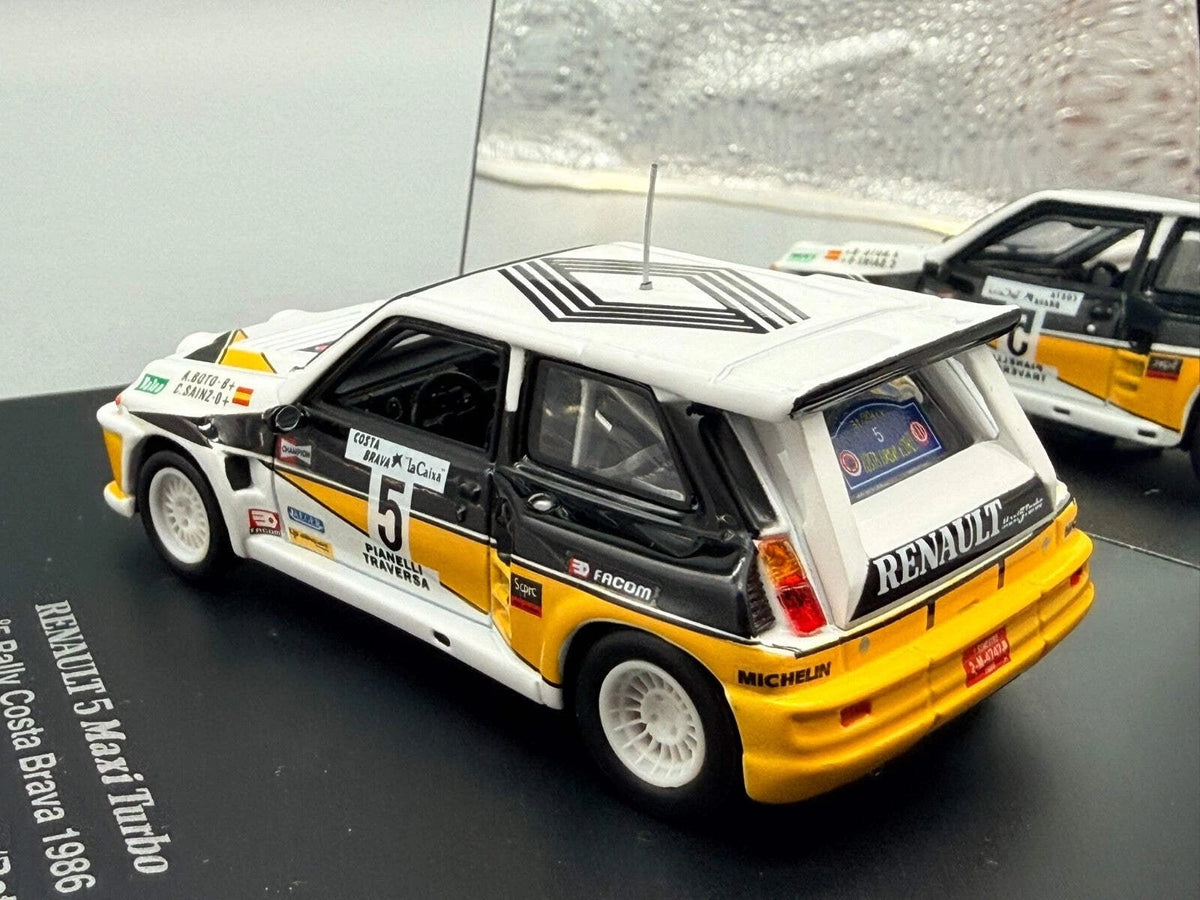 Modellautos 1:43 Universal Hobbies Renault 5 Maxi Turbo 1986 #5 Sainz Boto OVP