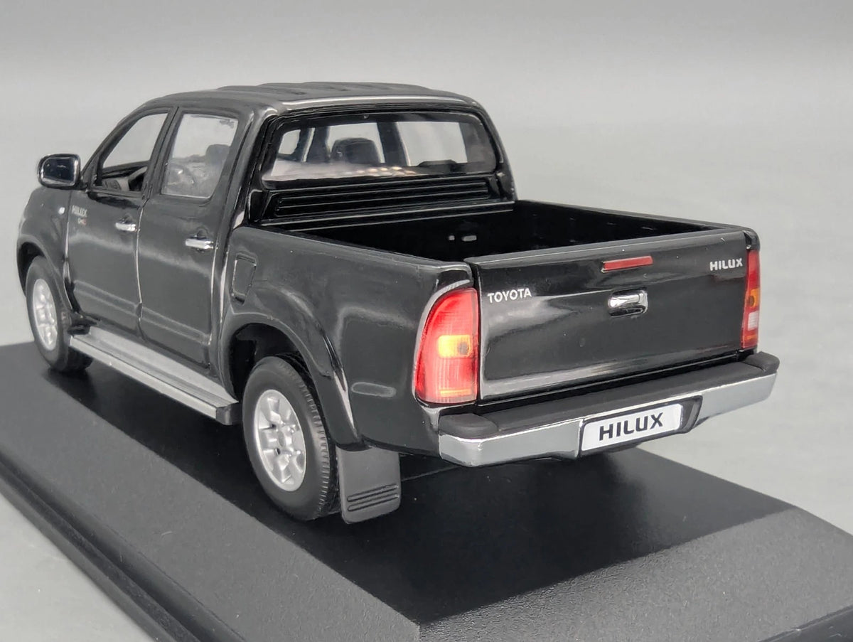 Modellautos 1:43 Minichamps Toyota Hillux Schwarz mit OVP