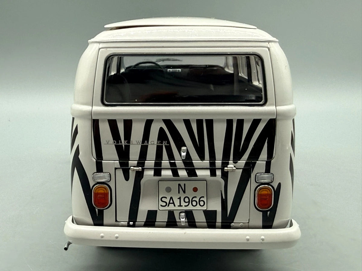 Modellautos 1:18 Schuco Volkswagen T2a Bus Safari mit OVP