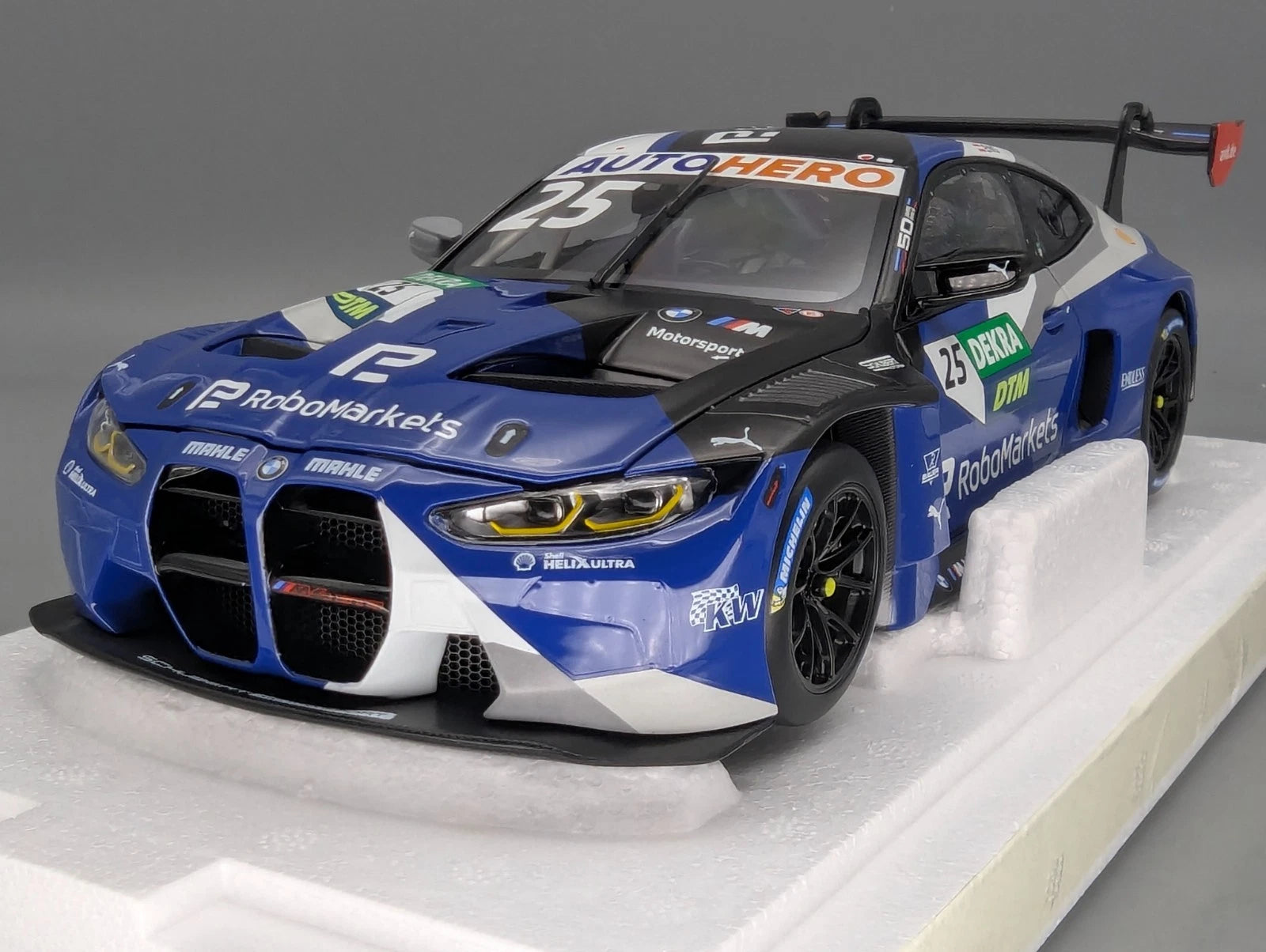 Modellautos 1:18 Minichamps BMW M4 GT3 DTM 2022 Schubert #25 Philipp Eng mit OVP