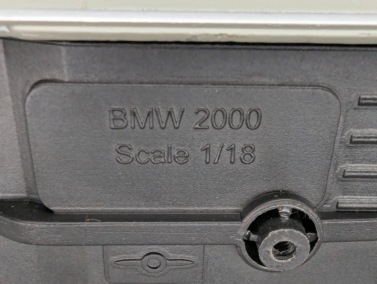Modellautos 1:18 MCG Modelcar Group BMW 2000 Ti Grau mit OVP
