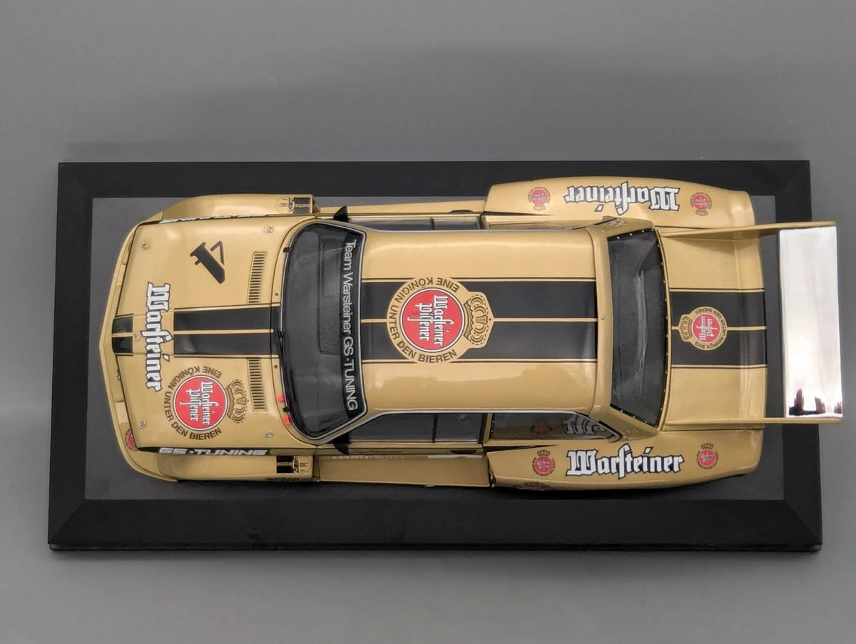 Modellautos 1:18 Minichamps BMW 320i Warsteiner DRM 1977 #4 J. Obermoser Vitrine