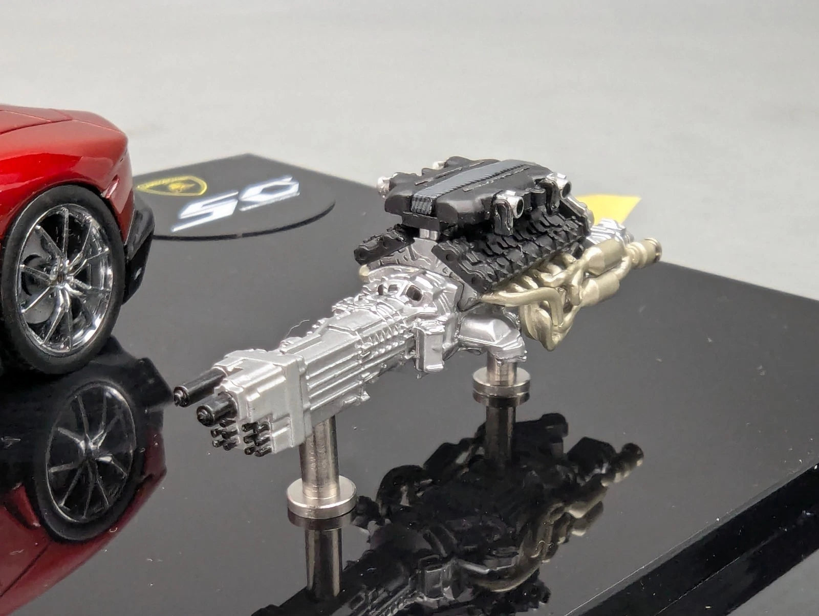 Eidolon Make Up 1:43 Lamborghini Aventador LP720-4 2013 Candy Red Engine Set OVP