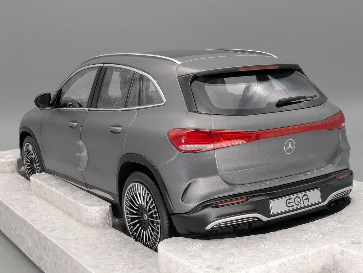Modellautos 1:18 NZG Mercedes Benz EQA Designo Mountain Grau Magno Dealer OVP