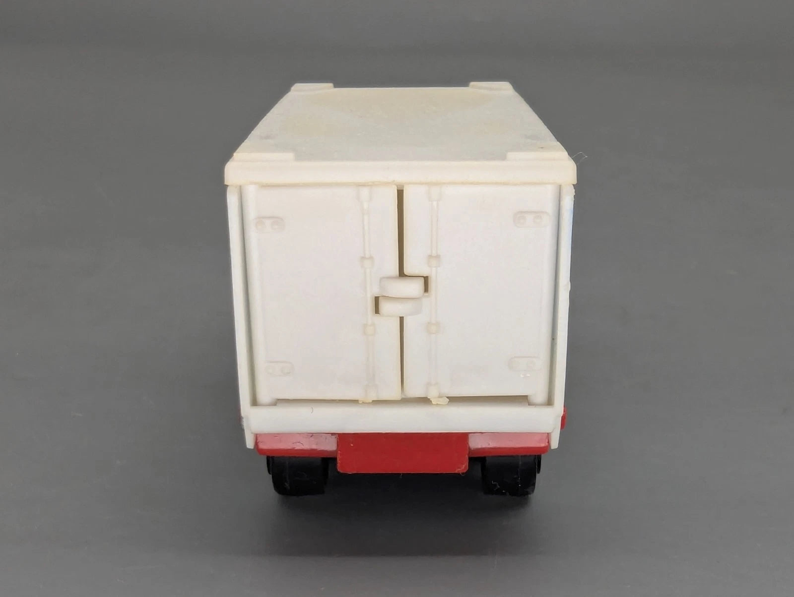 Modellautos 1:100 Majorette 214 Saviem Container + Original Majorette Vitrine