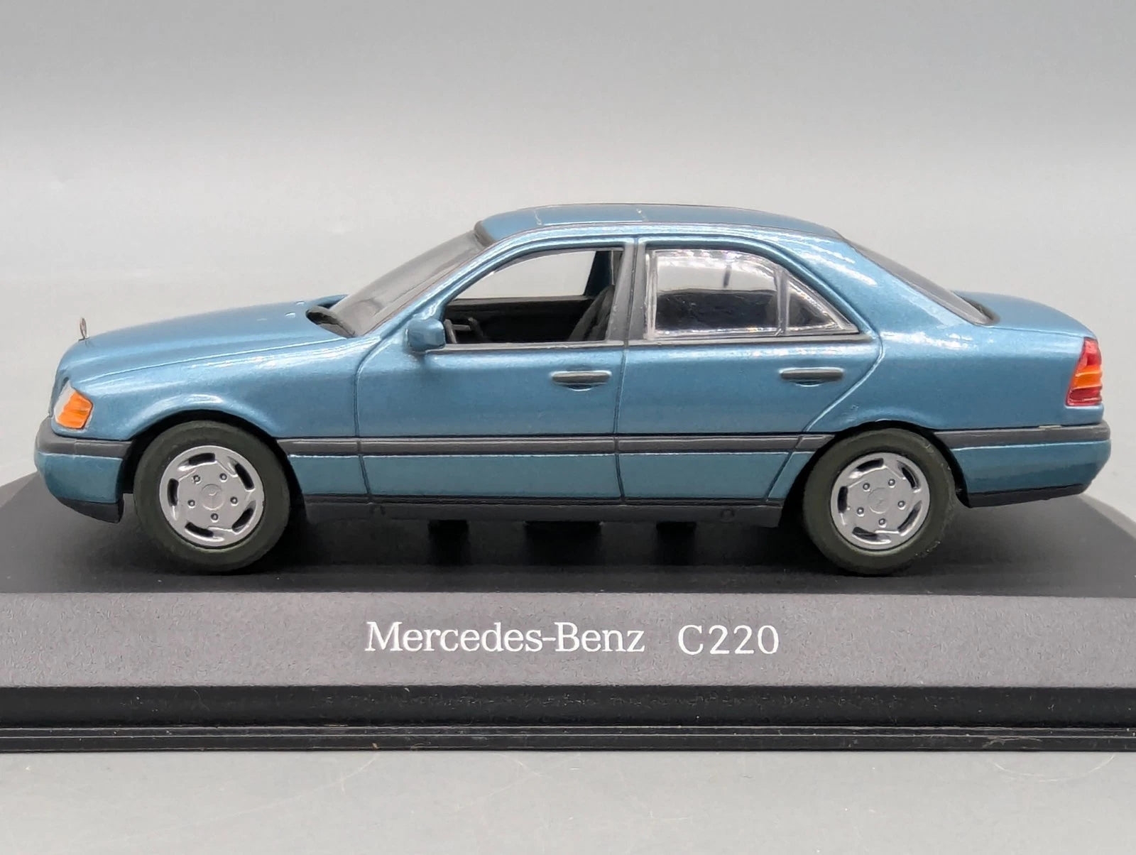 Modellautos 1:43 Minichamps Mercedes Benz C 220 mit OVP