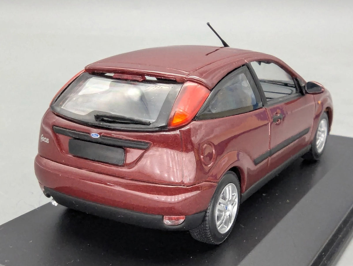 Modellautos 1:43 Minichamps Ford Focus Rot Metallic mit Dealer OVP
