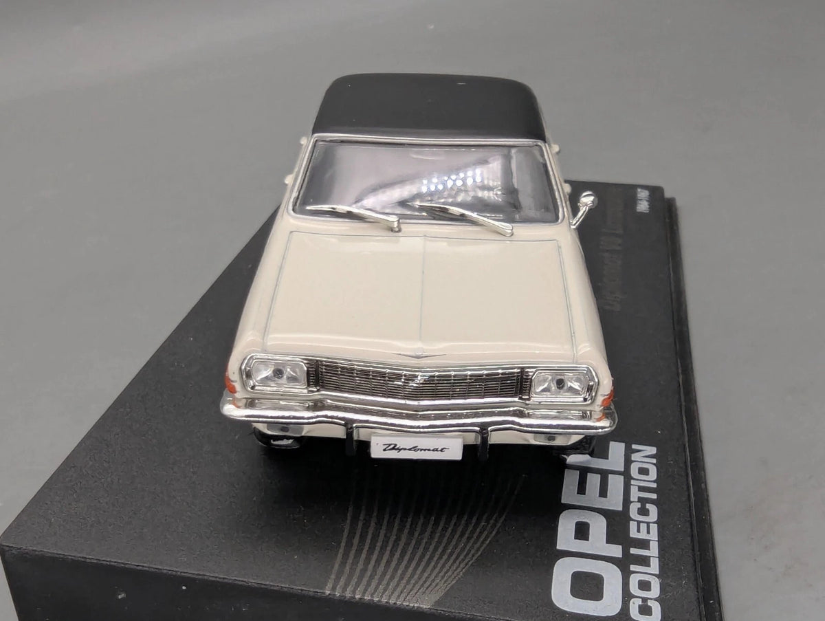Modellautos 1:43 Ixo für Eaglemoss Opel Collection Diplomat V8 Limousine Vitrine