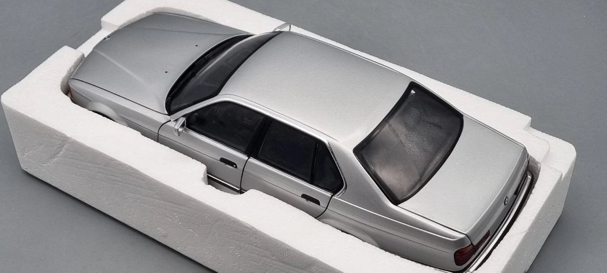 Modellautos 1:18 Minichamps 100 023000 BMW 730i 1987 silver OVP