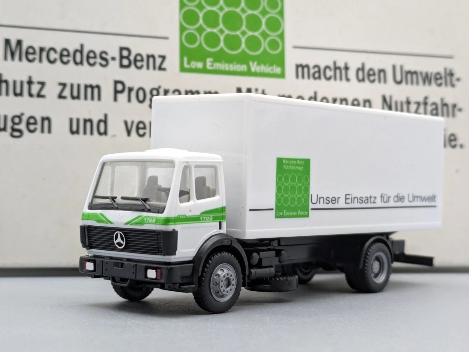 Lkw Modell 1:87 Herpa Mercedes-Benz Low Emission Vehicle Werbemodell mit OVP