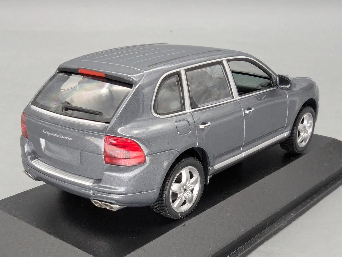 Modellautos 1:43 Minichamps Porsche Cayenne Turbo Grau Metallic WAP Dealer OVP