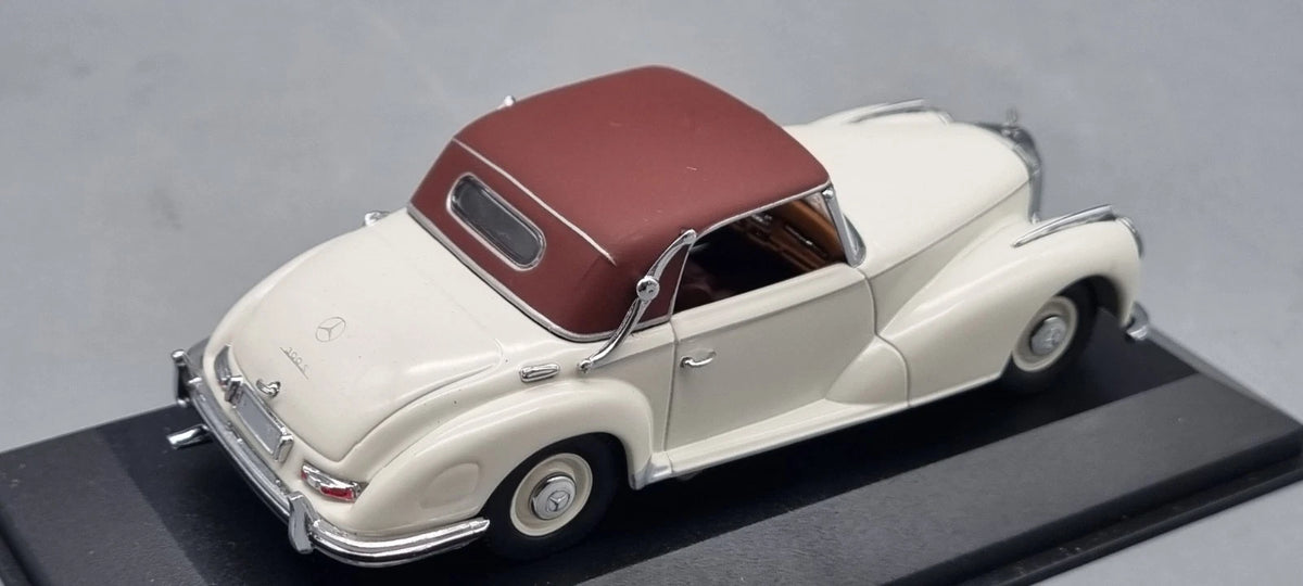 Modellautos 1:43 Minichamps Mercedes-Benz 300 S Cabriolet soft top white OVP