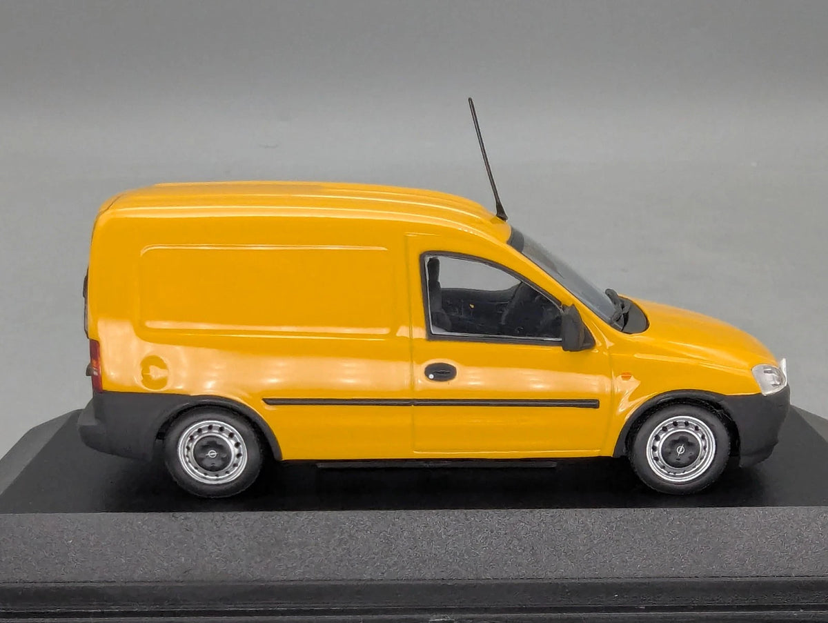 Modellautos 1:43 Minichamps Opel Combo gelb mit Dealer OVP