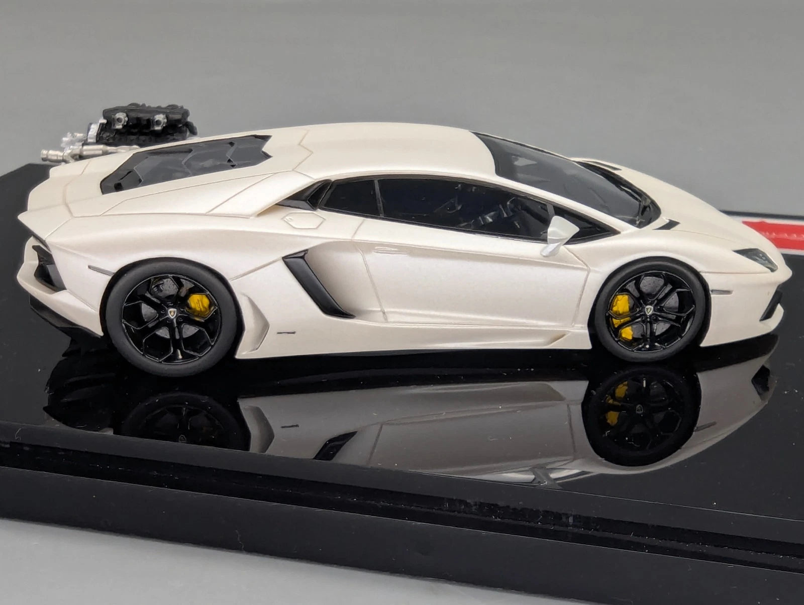 Eidolon Make Up 1:43 Lamborghini Aventador LP700-4 2011 Engine Set White mit OVP