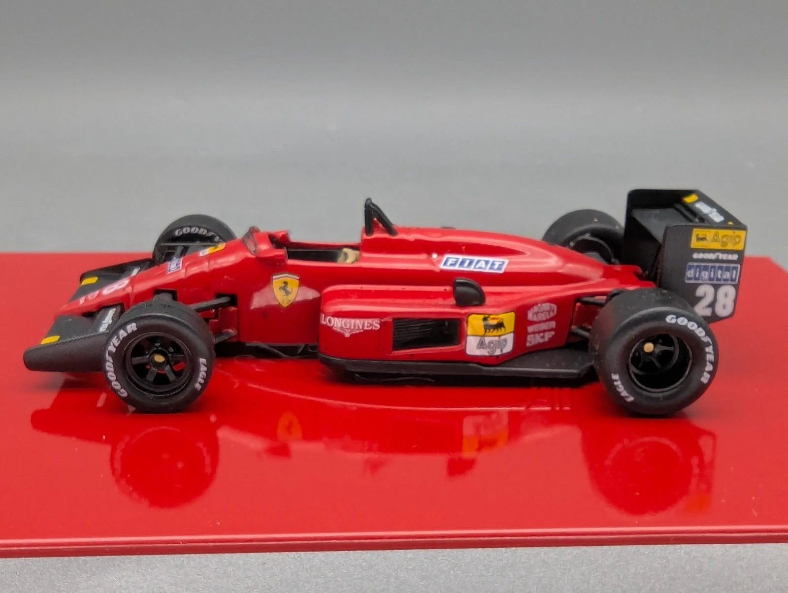 Modellautos 1:43 Ixo Ferrari F1 SF12/87 1987 #28 G Berger Blech-Sammler OVP