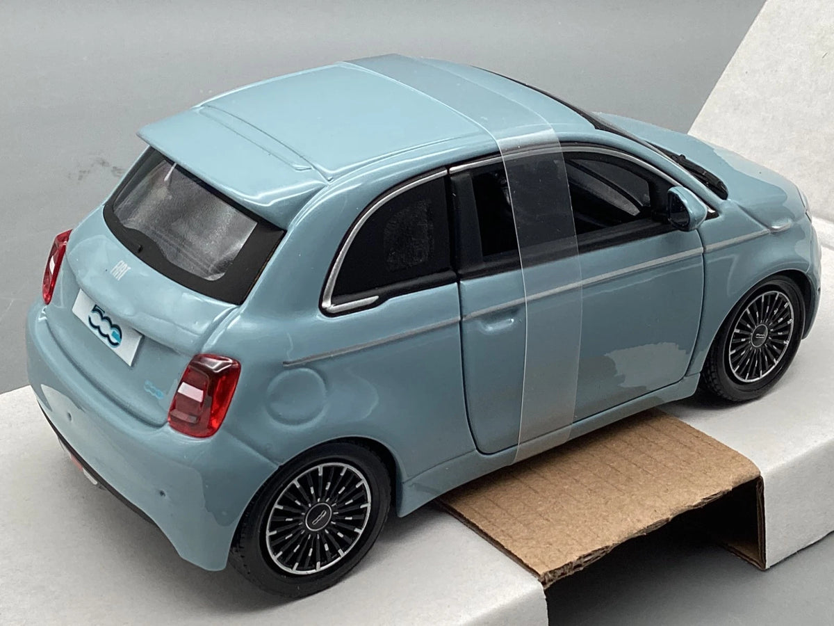 Modellautos 1:24 Bburago Fiat 500e blau 2023 mit OVP