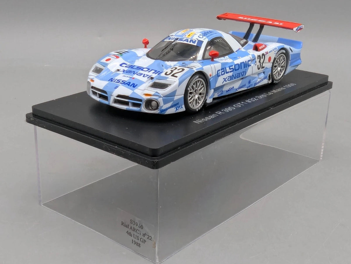 Modellautos 1:43 Spark Nissan R 390 GT1 3rd 24h Le Mans 1998 #32 Vitrine