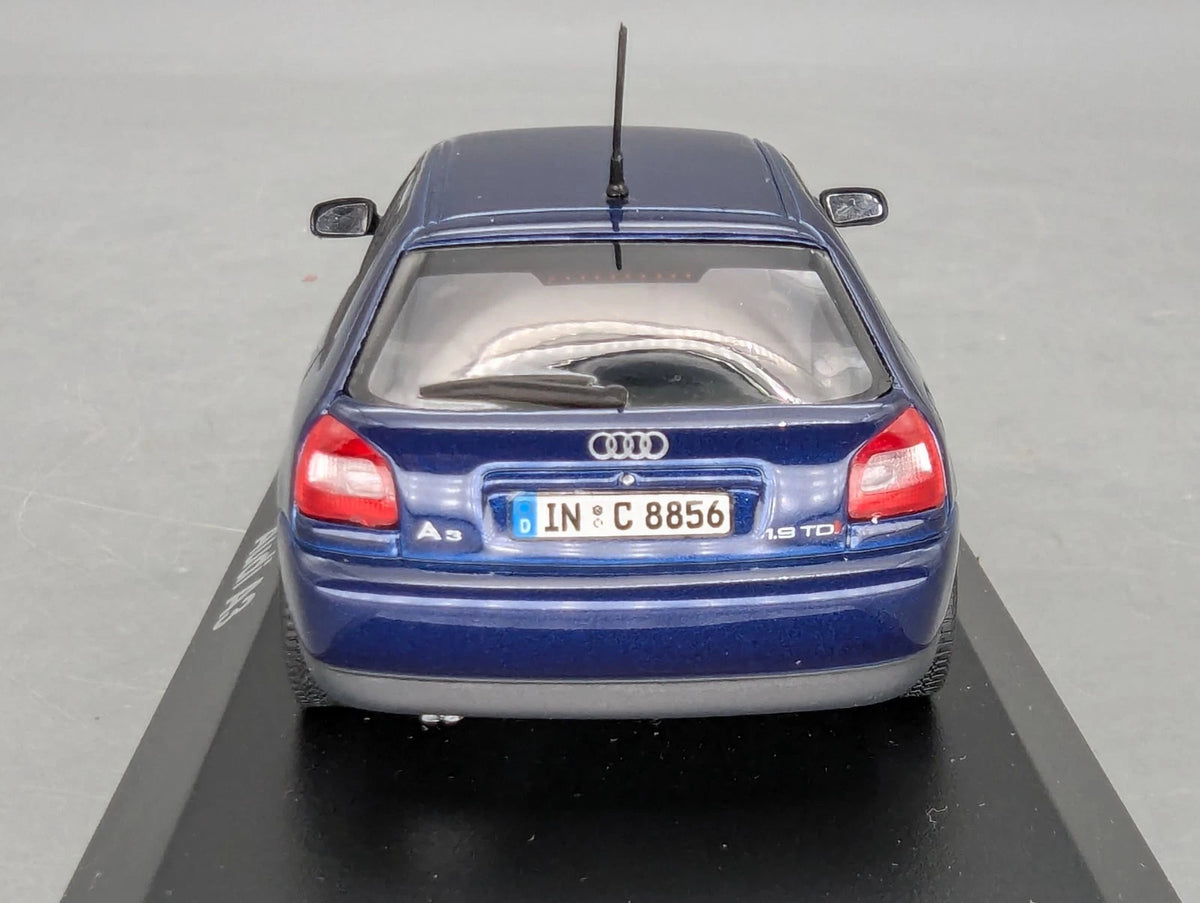 Modellautos 1:43 Minichamps Audi A3 Blau Metallic mit Dealer OVP