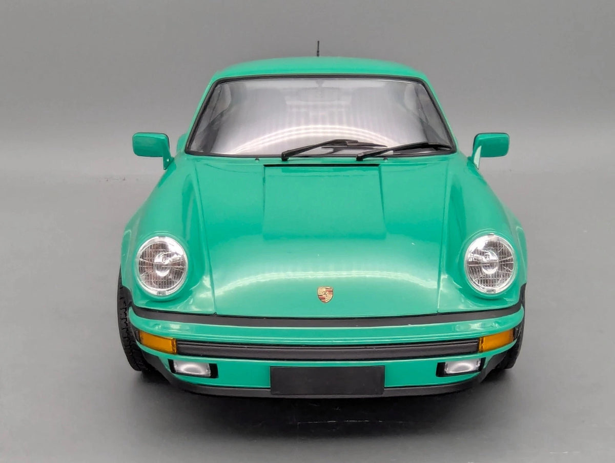 Modellautos 1:12 Minichamps Porsche 911 Turbo 1977 Grün mit OVP