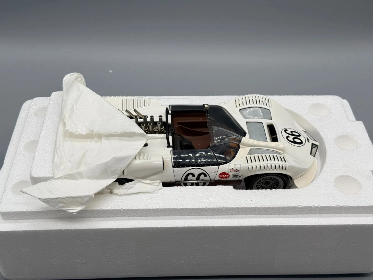 Modellautos 1:18 AUTOart Millennium Chaparral 2 #66 mit OVP