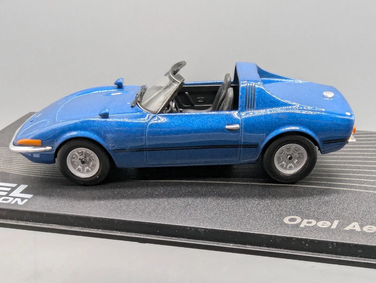 Modellautos 1:43 Ixo für Eaglemoss Opel Collection Opel Aero GT 1969 mit Vitrine