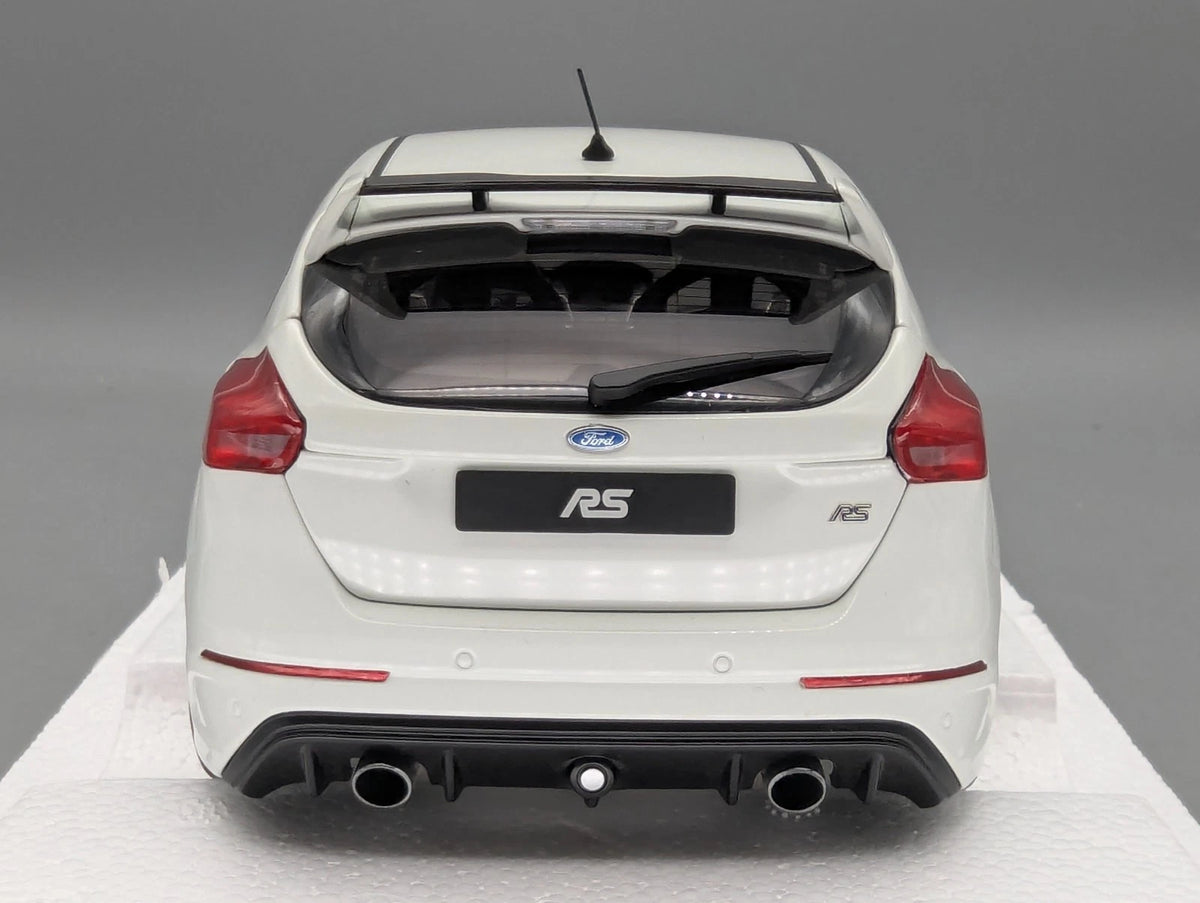 Modellautos 1:18 AUTOart 72951 Ford Focus RS 2016 Frozen White mit OVP