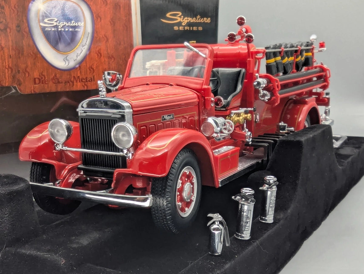 Modellautos 1:24 Yat Ming Road Signature 1935 Mack Type 75BX Feuerwehr mit OVP